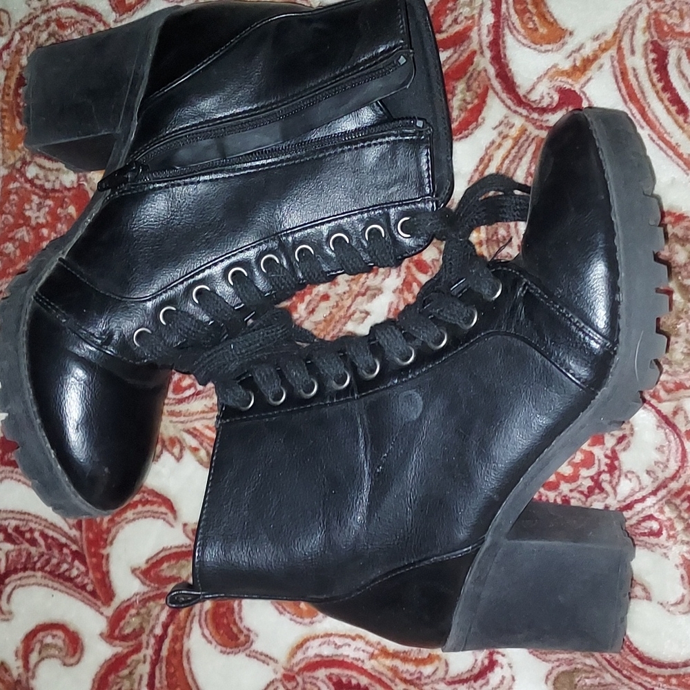 Heeled boots